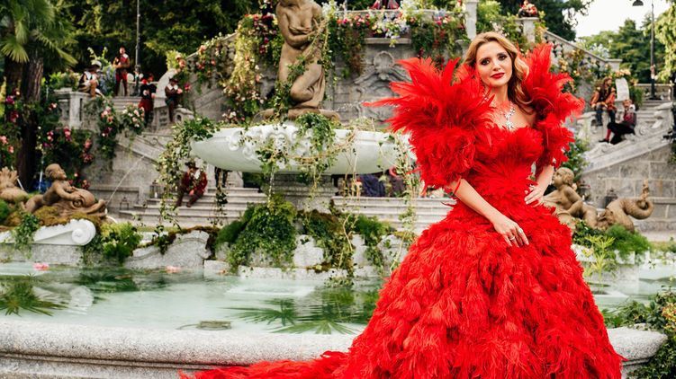 Оксана Марченко продемонстрировала шикарное красное платье