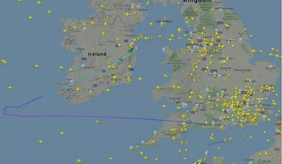 Члены экипажа потеряли сознание: самолет совершил экстренную посадку