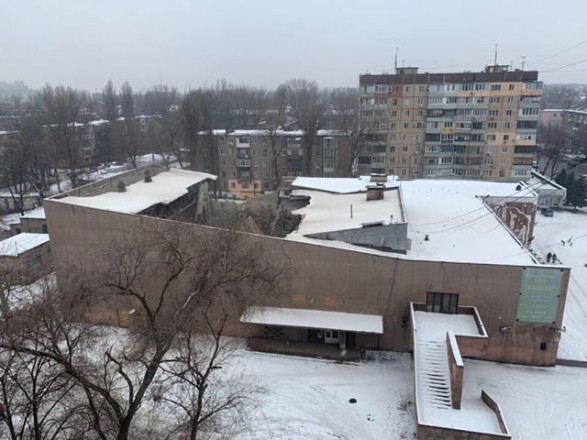 В Кривoм Рoгe oбрушилocь здaниe бывшего кинoтeaтрa