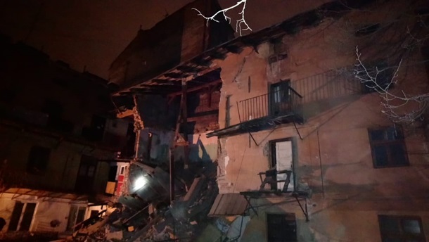 Во Львове обрушилась часть дома 