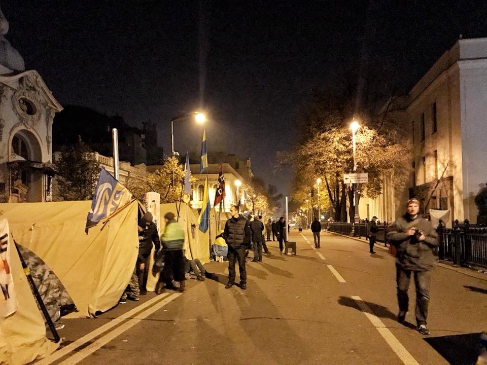 Первую ночь «городок» пережил, по словам участников акции, не без сложностей