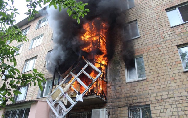Пожар после взрыва в Киеве
