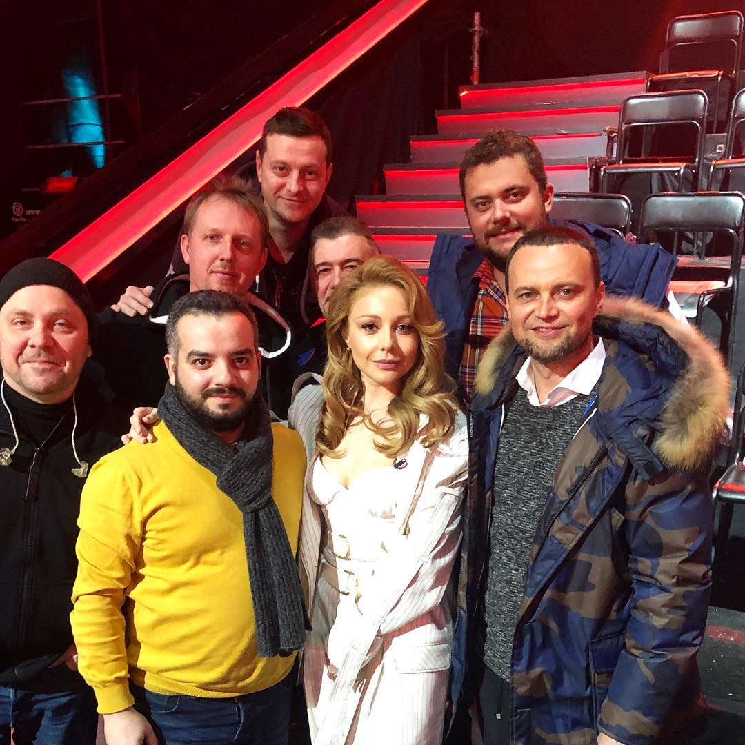 Кароль выбрала эффектный наряд на день роджения