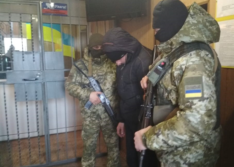 Пограничники задержали боевика, который охранял обломки сбитого самолета рейса MH17