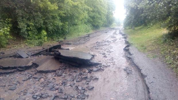 Дождь смыл дороги в Черкасской области