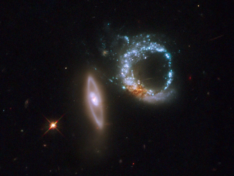Кольцевые галактики Аrp 147