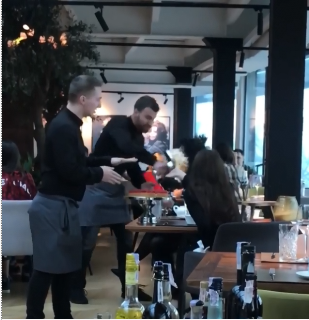 В ресторане Guramma Italiana официант запустил тортом в лицо
