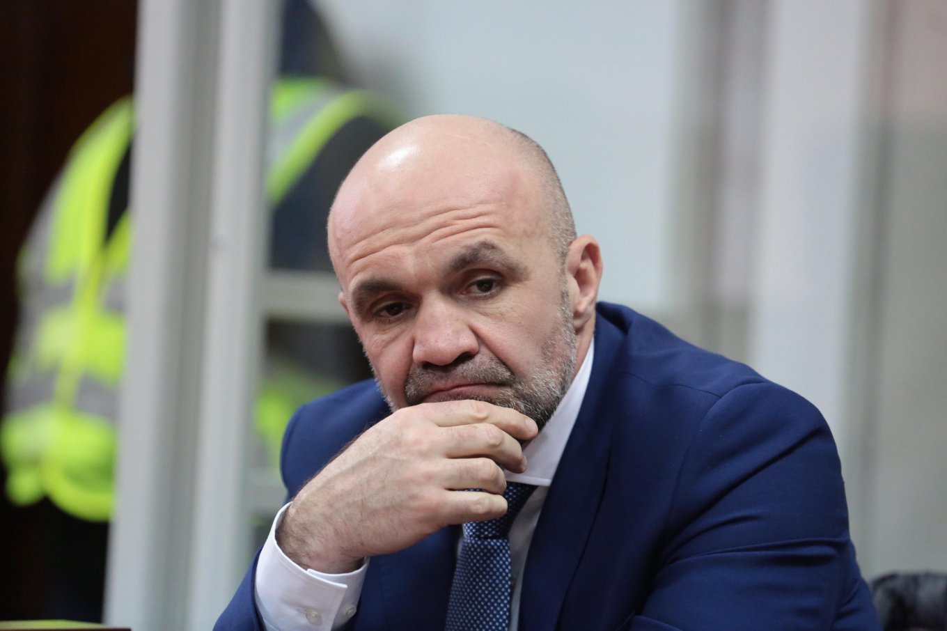 На Владислава Мангера надели электронный браслет