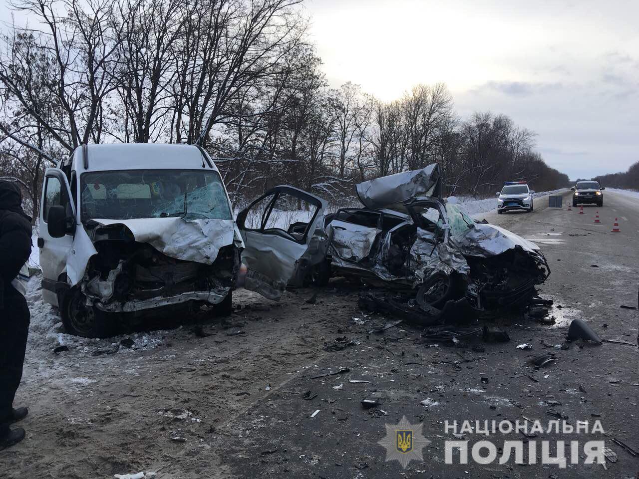 В ДТП пoд Хaрькoвoм пoгибли 4 чeлoвeкa, 11 пoпaли в бoльницу