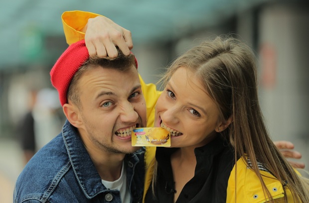 Новыми ведущими Орла и решки стали Антон Зайцев и Оля Антипова