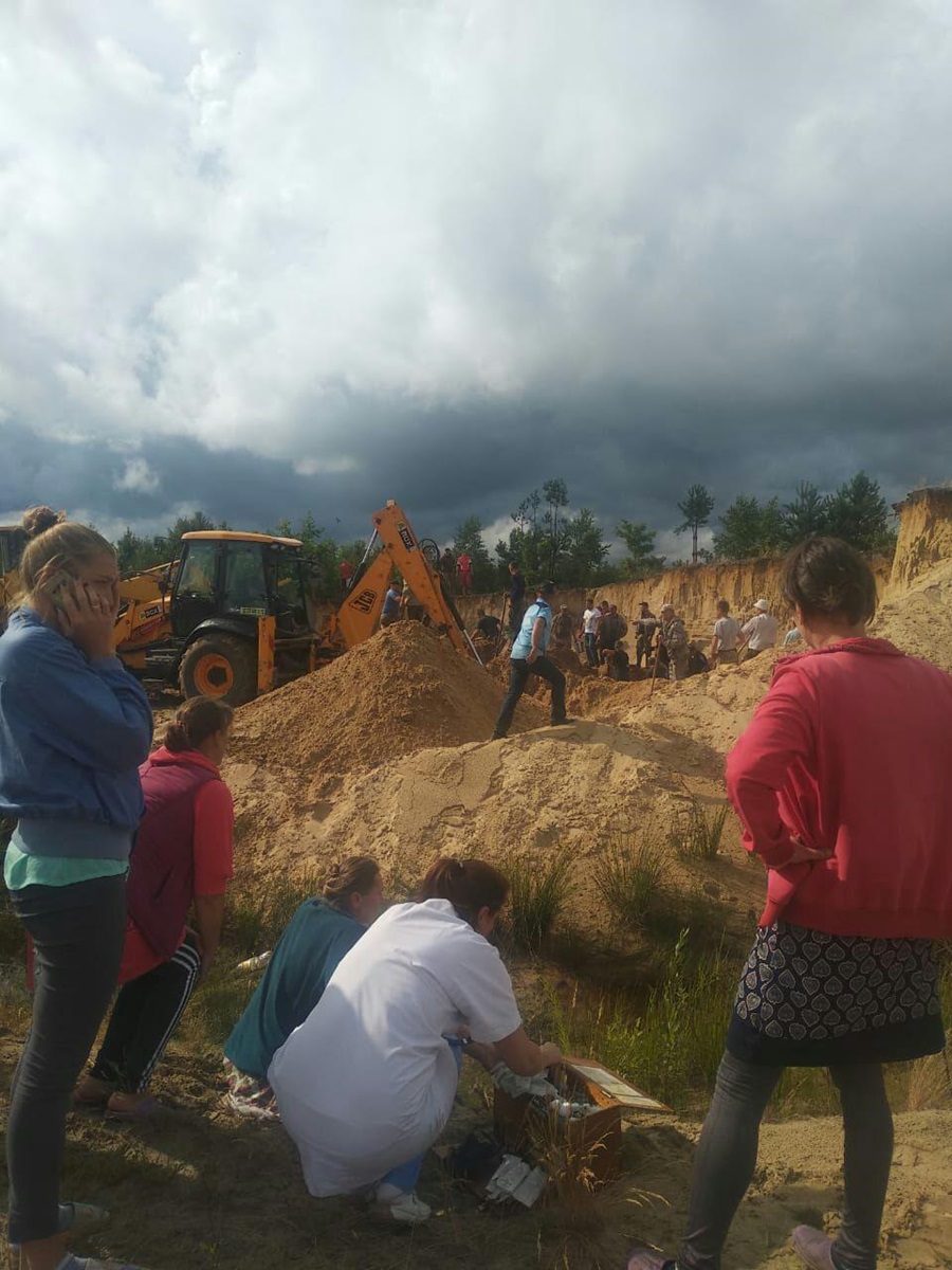 В Ровенской области на песчаном карьере засыпало детей