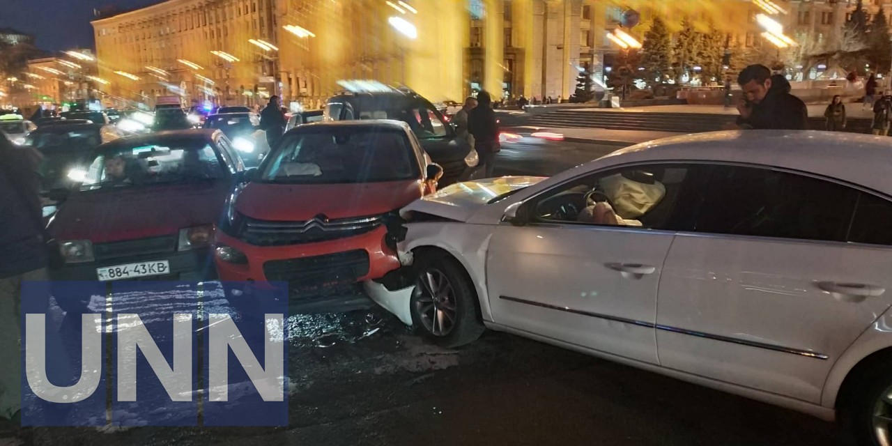 В центре Киева парализовано движение из-за масштабного ДТП