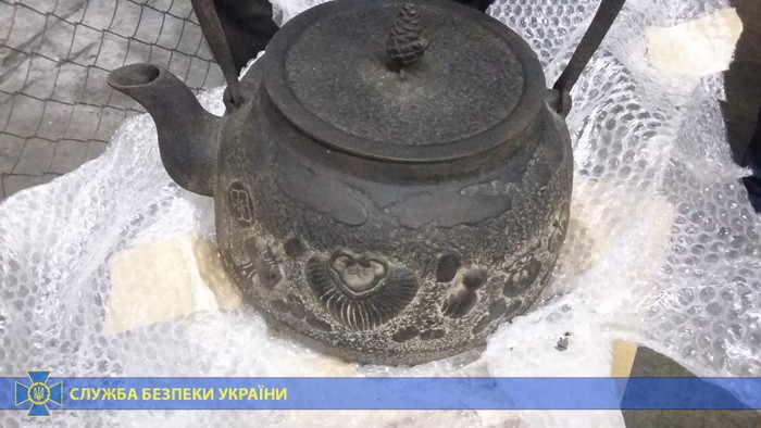 СБУ на границе задержала контрабандистов, которые ввозили в Украину японский антиквариат