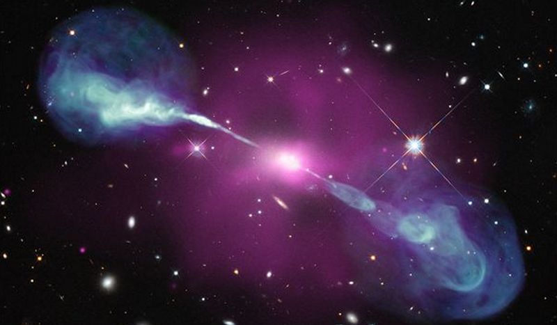 Наблюдаемые джеты  длиной полтора миллиона световых лет. Галактика 3C 348  