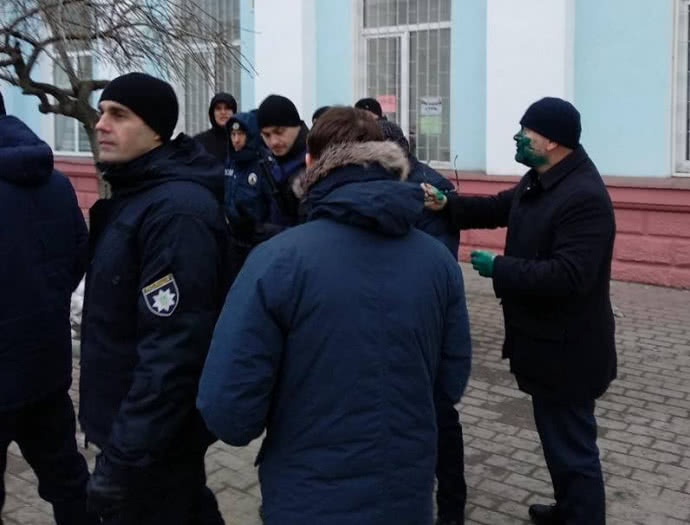 Вилкула облили зеленкой в Бердянске