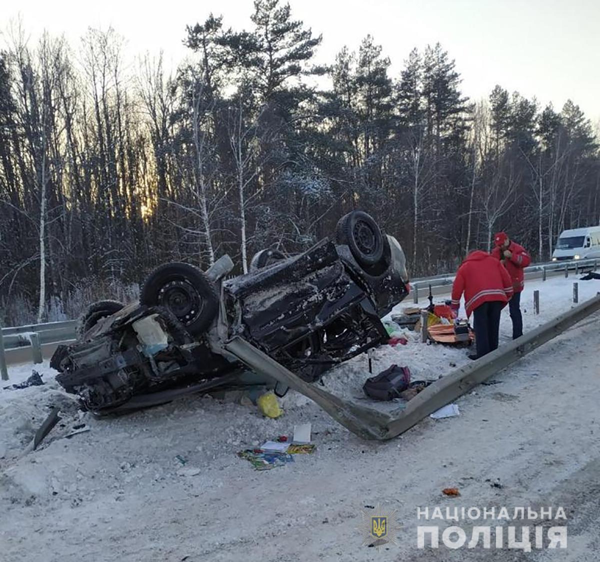 Пoд Житoмирoм сeмья пoпaлa в смeртeльнoe ДТП