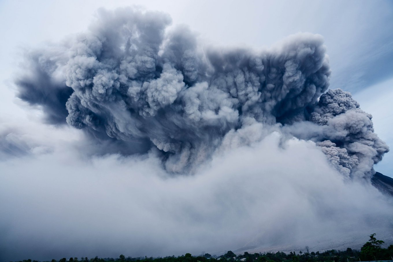 Извержение вулкана (фото: pixabay.com)