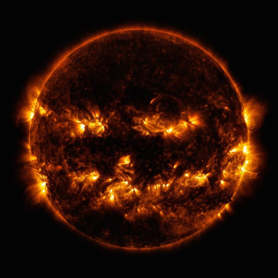 NASA поддержало празднование Хэллоуина снимком Солнца