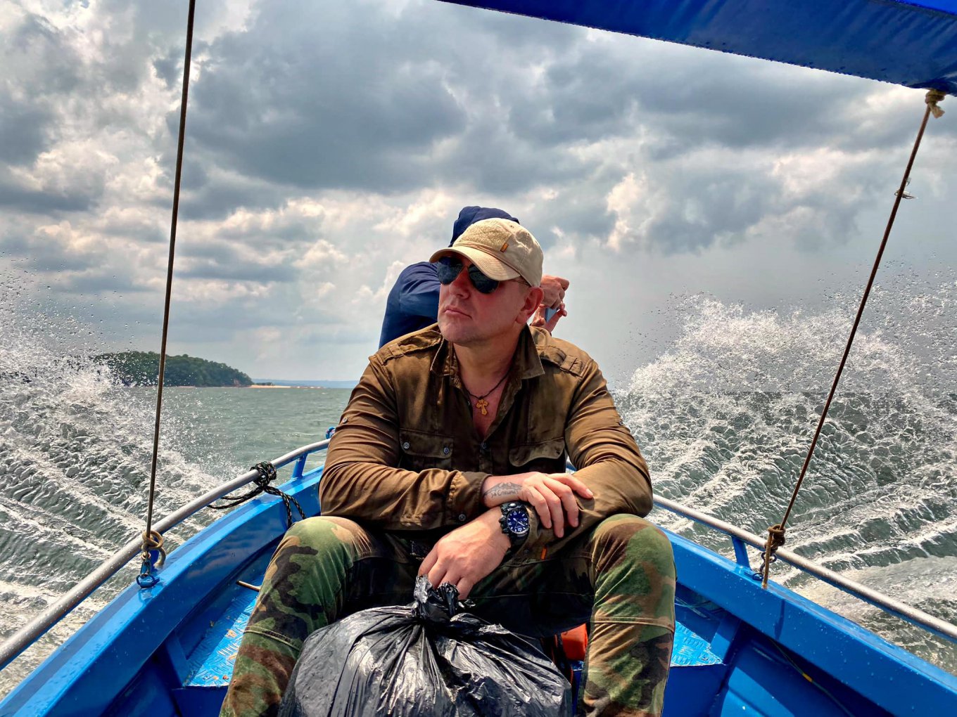 Стогний Константин на Амазонке с индейцами