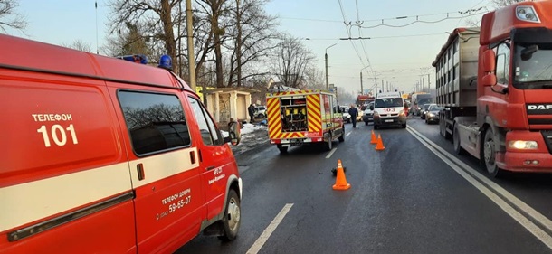 На Прикарпатье в ДТП попали шесть автомобилей