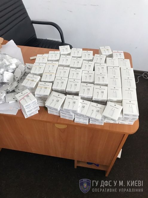 В Киеве изъяли крупную партию контрабандных iPhone