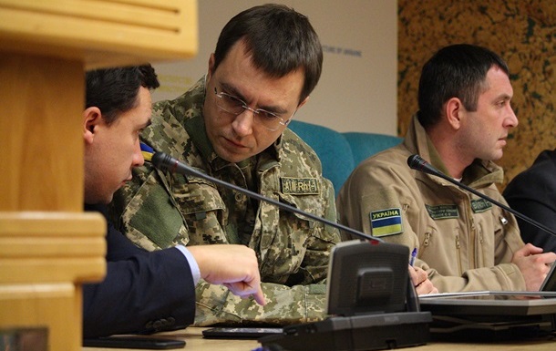 Владимир Омелян отстаивает право на военную форму
