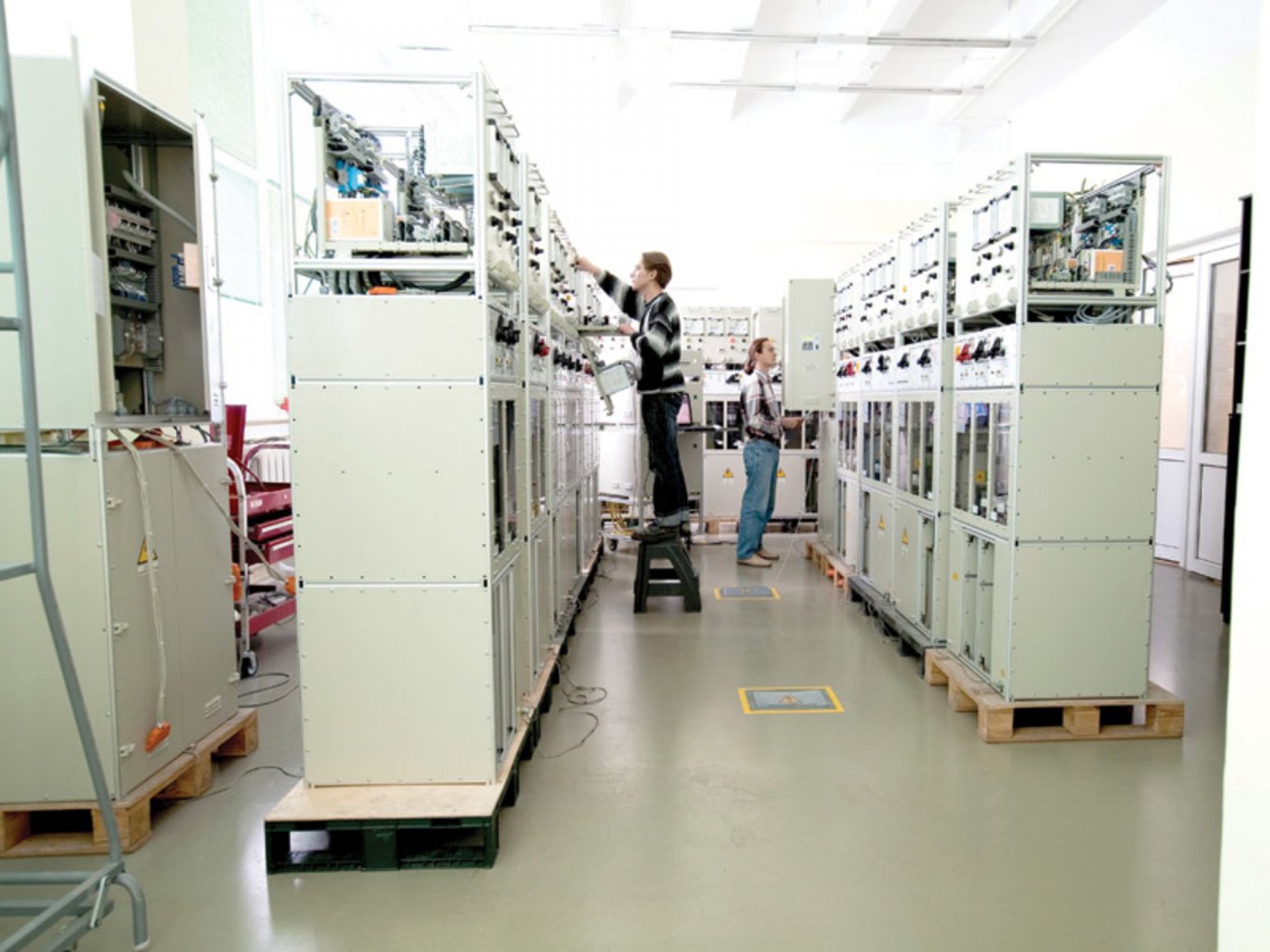 Виробництво комплектних розподільчих пристроїв на одному з підприємств  компанії «Тавріда Електрик»
