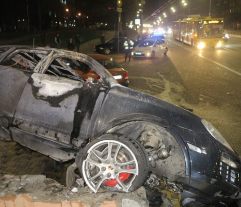 Porsche разгромил подземный переход в Киеве 