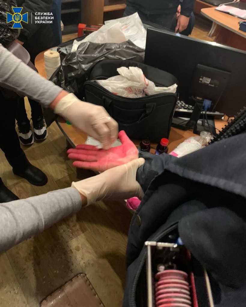 В Одесской области разоблачили главного инспектора таможни, который брал взятки