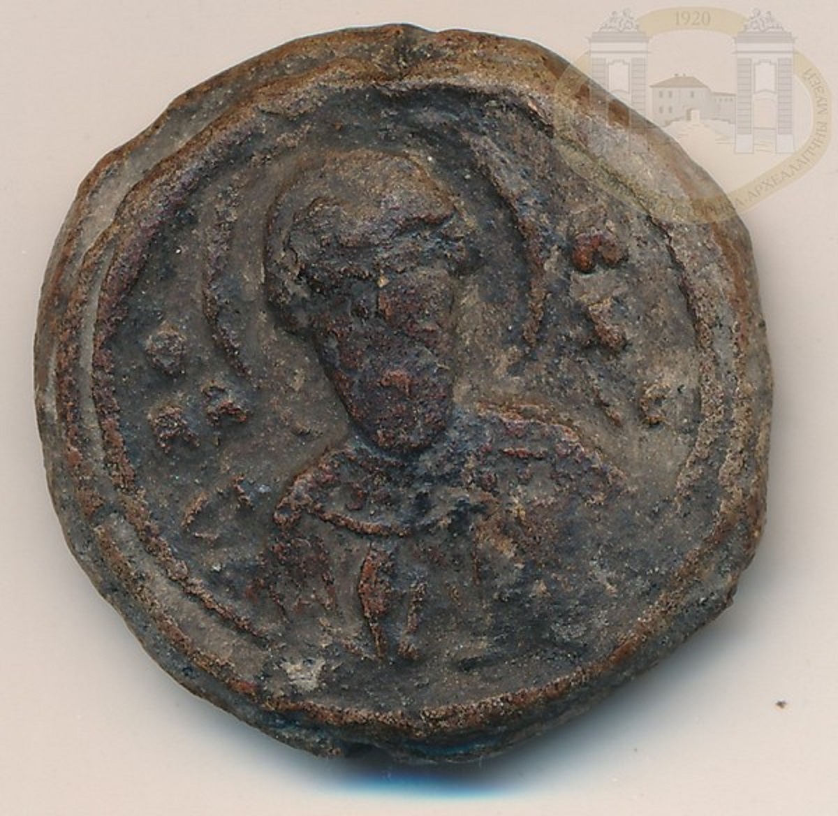 На одной стороне печати изображение Василия Кесарийского, небесного покровителя Мономаха