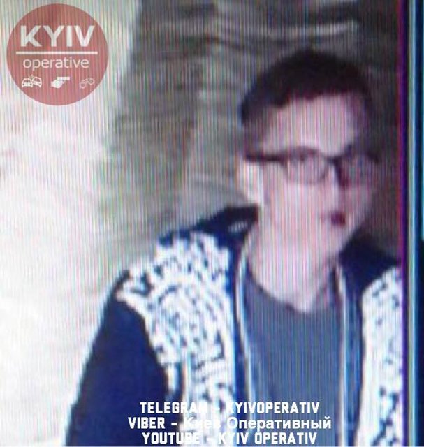 Камера поймала парня крупным планом