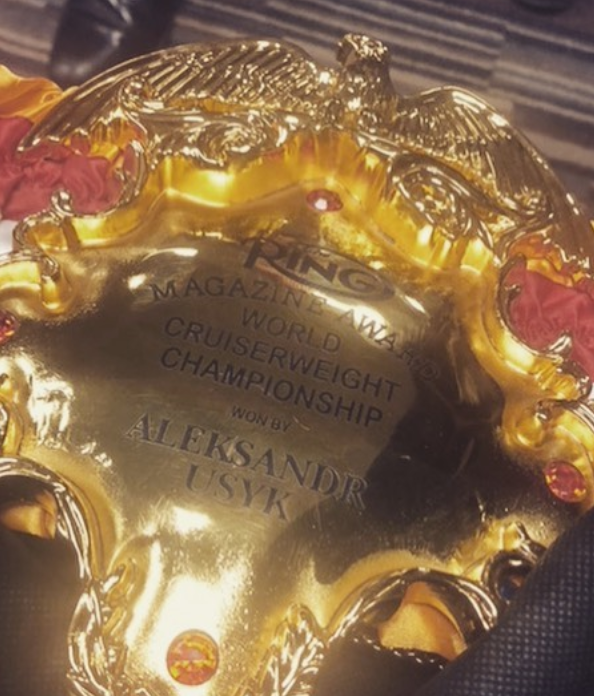 Пояс The Ring стал пятым для Усика