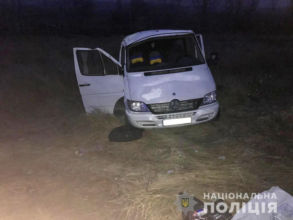 На Житомирщине перевернулся микроавтобус, пострадали восемь человек