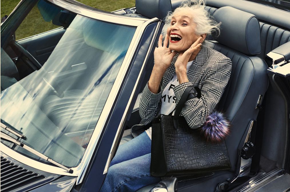 В свои 90 британская модель активно покоряет мир моды 