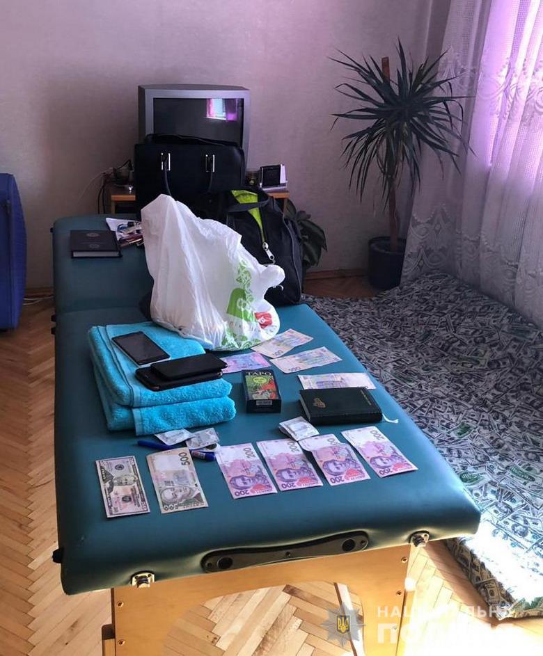 Во время обысков изъяли телефоны, деньги и черные списки