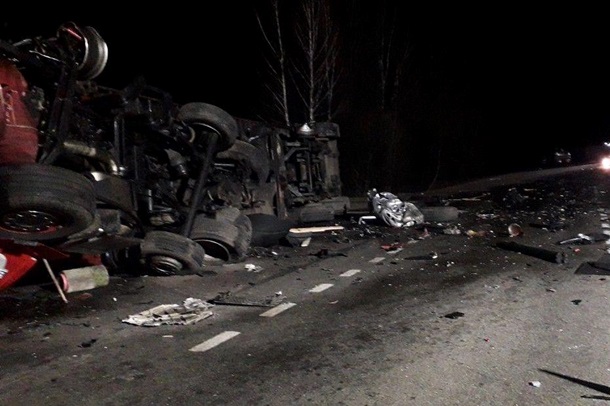На Черниговщине столкнулись две фуры, водители погибли