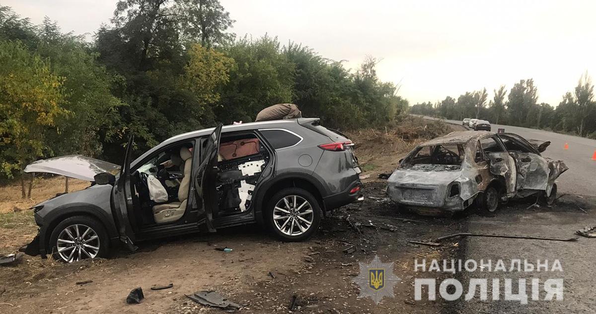 ДТП на Запорожье: два человека погибли в горящей машине, еще пятеро пострадали