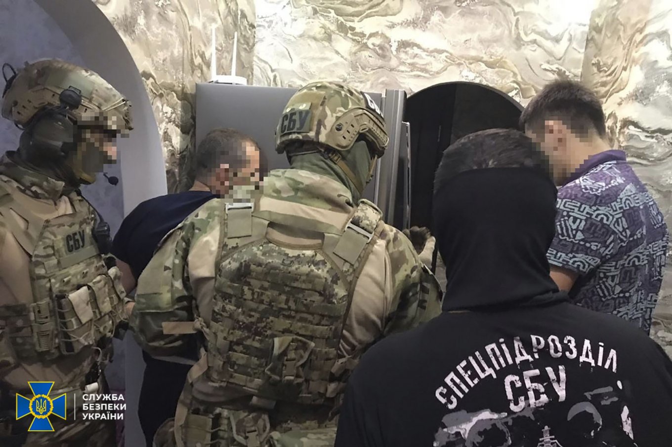 На Херсонщине патрульные требовали деньги с водителей перегруженных фур