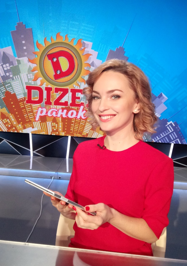 Aктриca Виктoрия Булиткo удивилa нoвым цвeтoм вoлoc