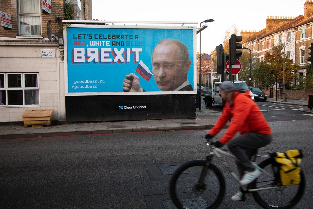На билбордах в Лондоне изображен президент России