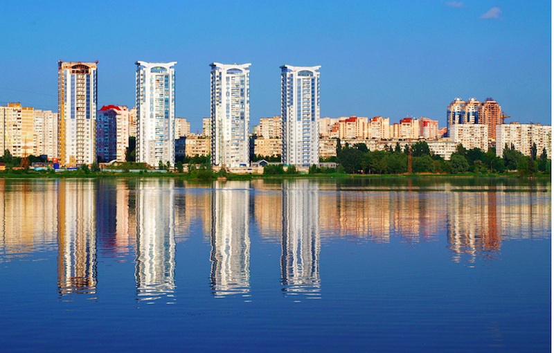 Святошинское озеро на окраине Киева