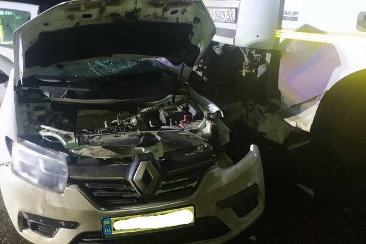 Под Харьковом такси попало в жуткое ДТП с грузовиком