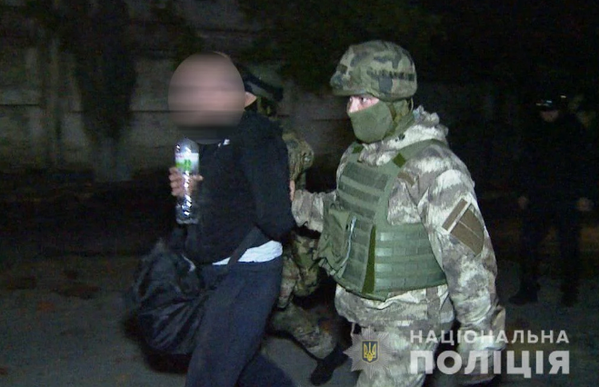 В Виннице полиция задержали около 50 человек при попытке рейдерского захвата консервного завода