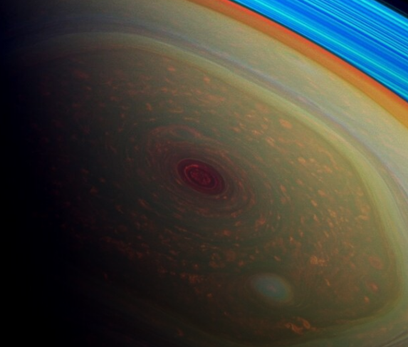 На Сатурне обнаружили гигантский ураган