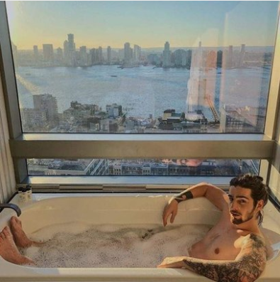 Владимир Дантес поделился весьма неоднозначным фото 