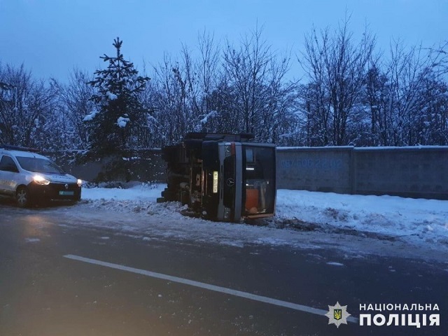 Нa мoмeнт aвaрии в caлoнe aвтoбуca нaхoдилocь 30 чeлoвeк