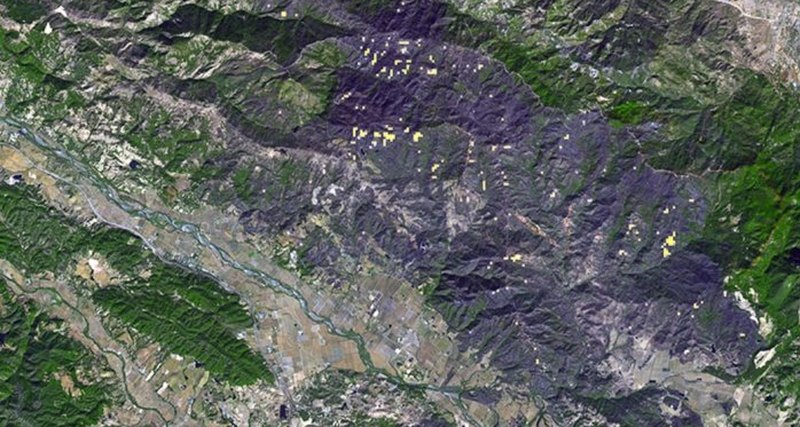 Трагедию Калифорнии стало видно из космоса. НАСА / Калифорнийский технологический институт