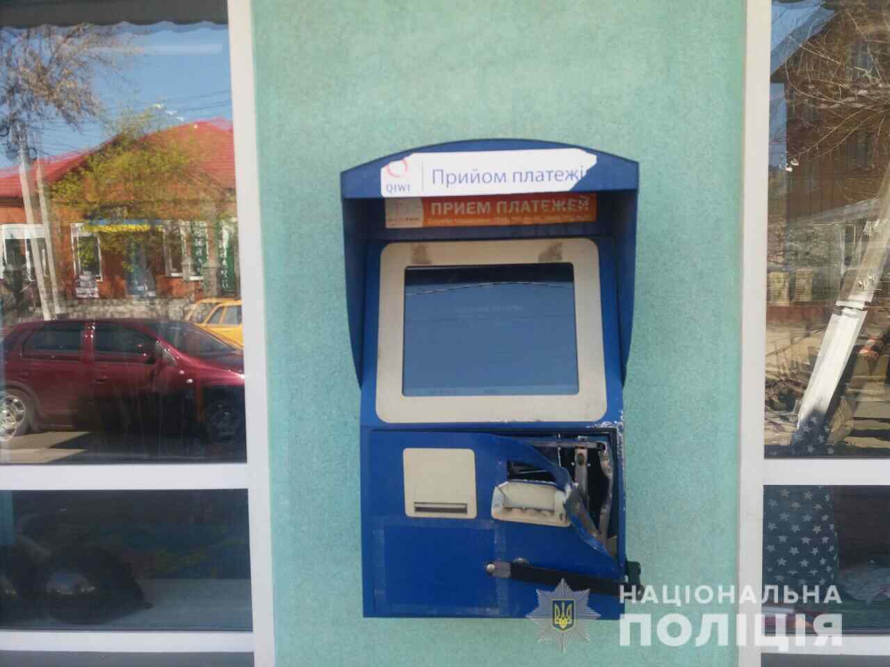 В Одесской области трое парней сломали топором терминалы и украли 15 тысяч гривен