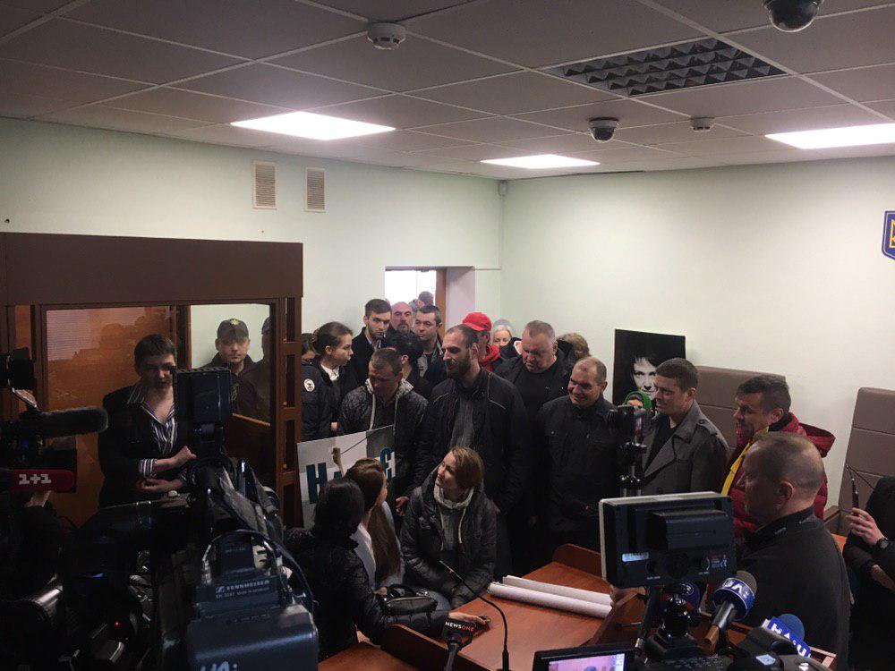 Продолжается слушание дела Надежды Савченко в новом суде - Броварском межрайонном