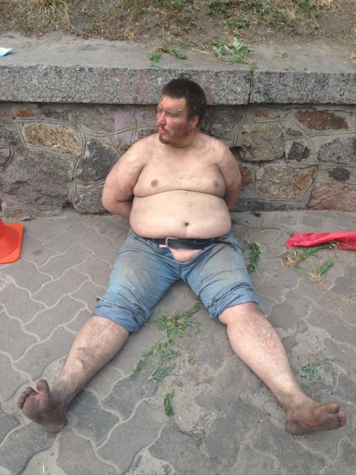 Неадекватный вандал разгромили мемориал героя Небесной сотни Нигояна